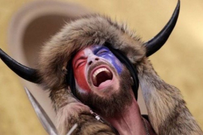  (crédito: GETTY IMAGES - Grupo conhecido como tribalistas masculinos adotou vestimenta como uma espécie de elogio aos primórdios da humanidade)