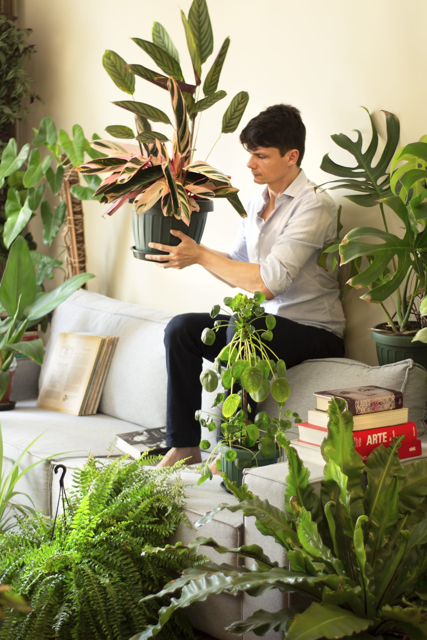 Peça on-line 'Na sala com Clarice' com Odilon Esteves