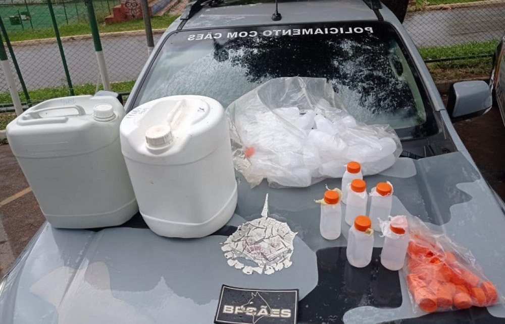 Cães da PMDF encontram fábrica de lança-perfume em São Sebastião