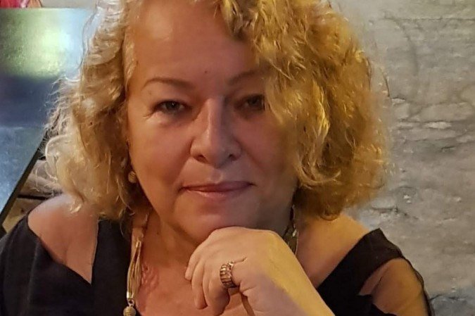 A escritora carioca Deolinda Saraiva é jornalista e lança o quarto livro: 'O homem translúcido – no tempo da Inteligência Artificial'.  -  (crédito: Arquivo pessoal)