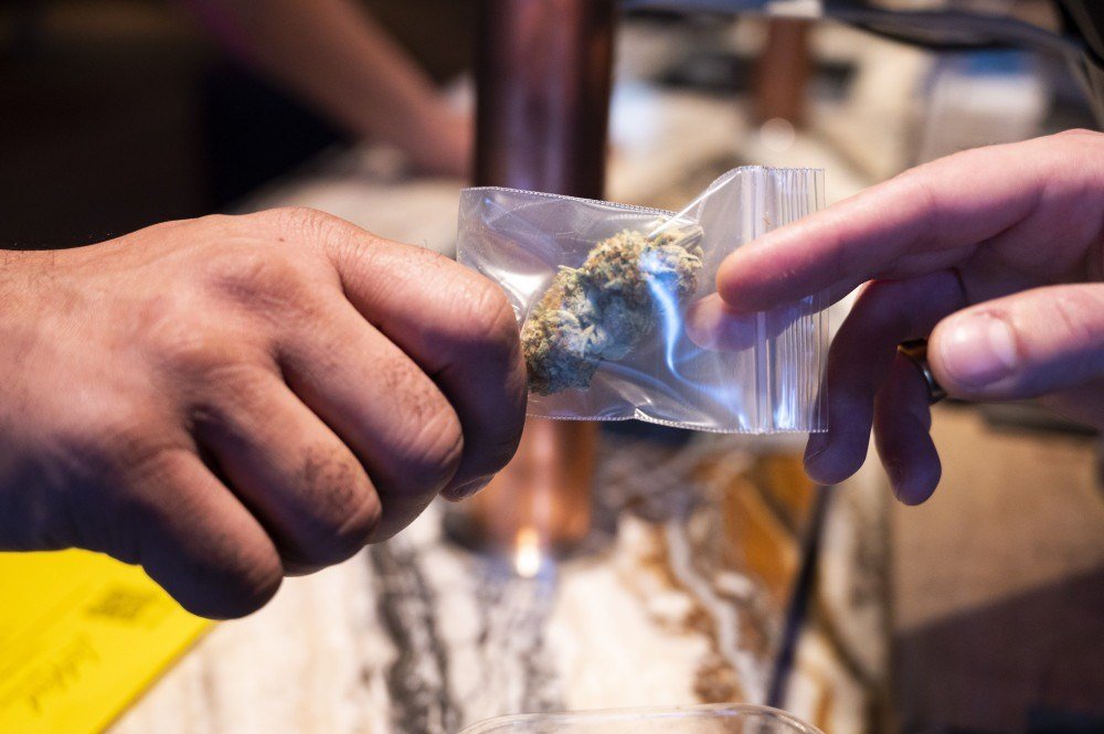 México emite regulamento para uso medicinal de maconha