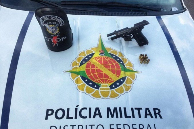 A arma foi apresentada na 26ª Delegacia para registro - (crédito: Digvulgação) A arma foi apresentada na 26ª Delegacia para registro - (crédito: Digvulgação)