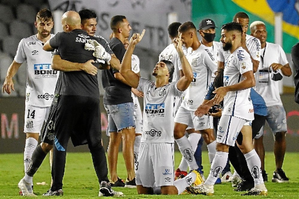 Santos atropela Boca com 3x0 e fará final da Liberta contra Palmeiras