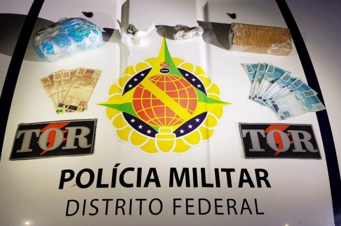 O motorista disse desconhecer o conteúdo da mala levada pelo casal - (crédito: Divulgação/PMDF) O motorista disse desconhecer o conteúdo da mala levada pelo casal - (crédito: Divulgação/PMDF)