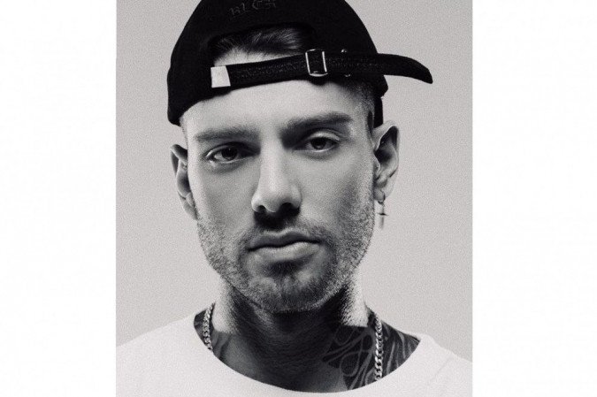 Lucas Lucco usou as redes sociais para dizer que tinha passado por uma harmonização facial e havia se arrependido