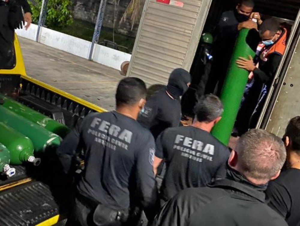 Polícia Civil de Manaus acabou de apreender um caminhão cheio de cilindros  de oxigênio - Perfil News