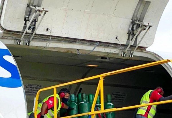 Gusttavo Lima envia oxig&ecirc;nios para Manaus