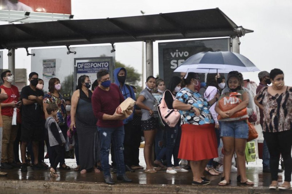 População brasileira chega a 213 milhões de habitantes, afirma IBGE