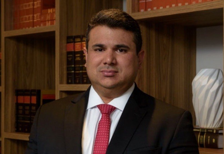 O advogado Max Kolbe: pedir materiais n&atilde;o usados em 2020 &eacute; ilegal