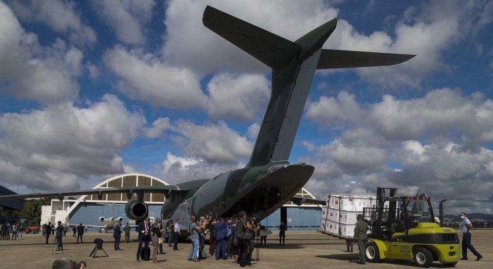 Governadores participam de ato simbólico para recebimento da coronavac