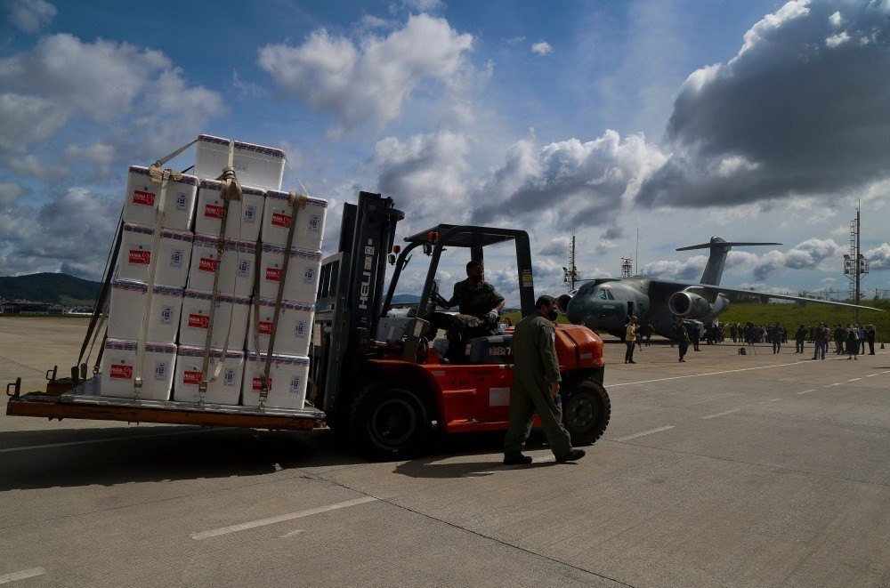 Governadores participam de ato simbólico para recebimento da coronavac