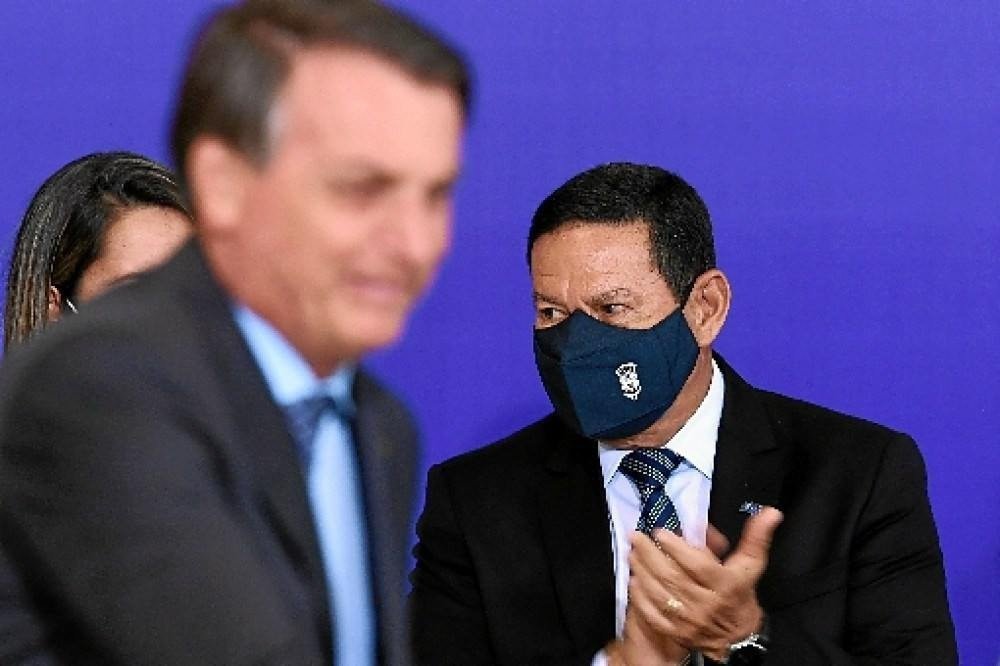 Em meio a desgastes, Bolsonaro exclui Mourão de reunião ministerial