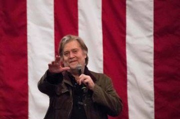 Steve Bannon e seus asseclas orquestram para que o Brasil seja entregue de bandeja ao imperialismo de Donald Trump - (crédito: JIM WATSON) Steve Bannon e seus asseclas orquestram para que o Brasil seja entregue de bandeja ao imperialismo de Donald Trump - (crédito: JIM WATSON)