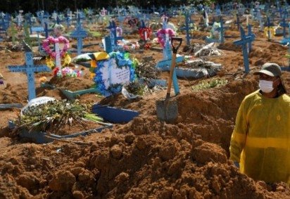 Atraso nas notificações, festas de final de ano, mutações no vírus e comportamento das pessoas são fatores que apontam para o recrudescimento da pandemia no país - Atraso nas notificações, festas de final de ano, mutações no vírus e comportamento das pessoas são fatores que apontam para o recrudescimento da pandemia no país -