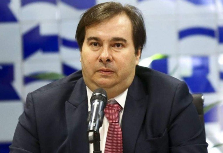 Rodrigo Maia em breve deixa de ser presidente da c&acirc;mara. As elei&ccedil;&otilde;es para um novo comandante dos congressistas ocorre em 1&ordm; de fevereiro. Ex-alunos pedem que o novo presidente da C&acirc;mara se comprometa com a retirada de Bolsonaro