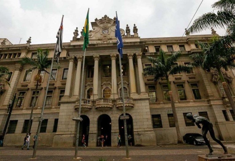 1.450 ex-alunos da Faculdade de Direito do Largo de S&atilde;o Francisco da USP assinaram carta