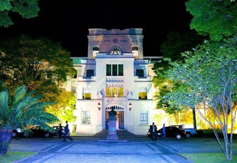 700 ex-alunos da Faculdade de Medicina da USP assinaram carta