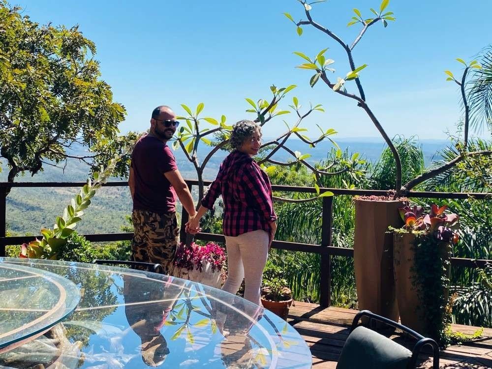 O casal aproveitou o clima rom&acirc;ntico da natureza