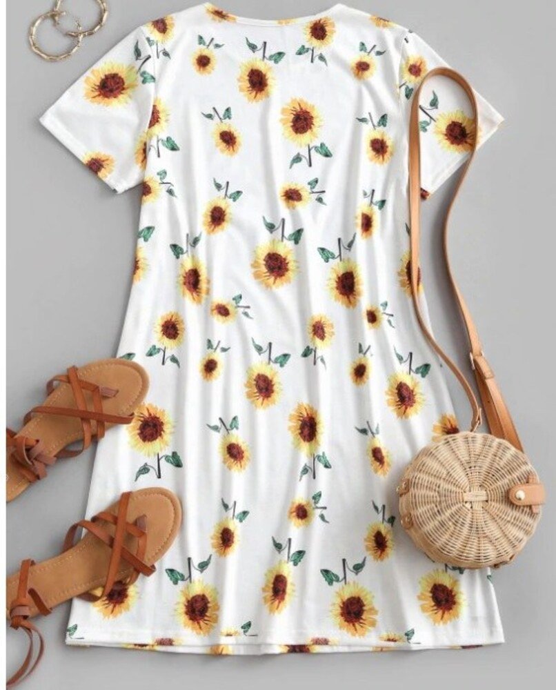 Vestido-camiseta — com estampa de girassol, da Shein
(R$ 79,99)