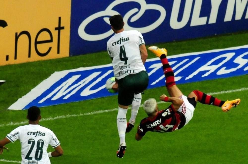 Flamengo vence Palmeiras pelo Brasileirão, no Estadio Mané Garrincha.