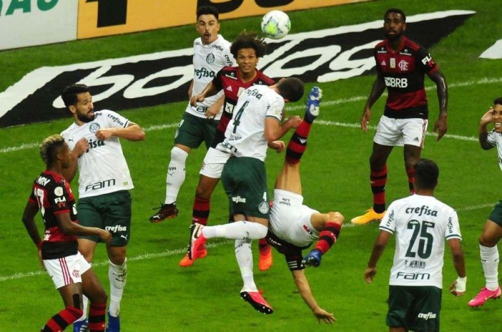 Flamengo vence Palmeiras pelo Brasileirão, no Estadio Mané Garrincha.