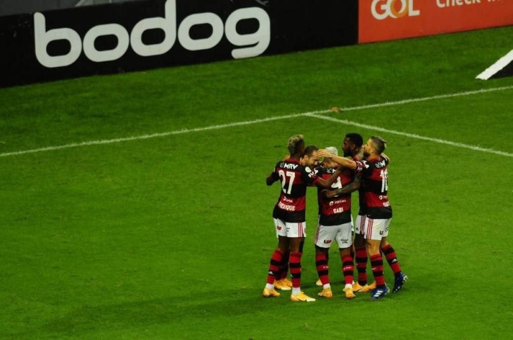 Flamengo vence Palmeiras pelo Brasileirão, no Estadio Mané Garrincha.