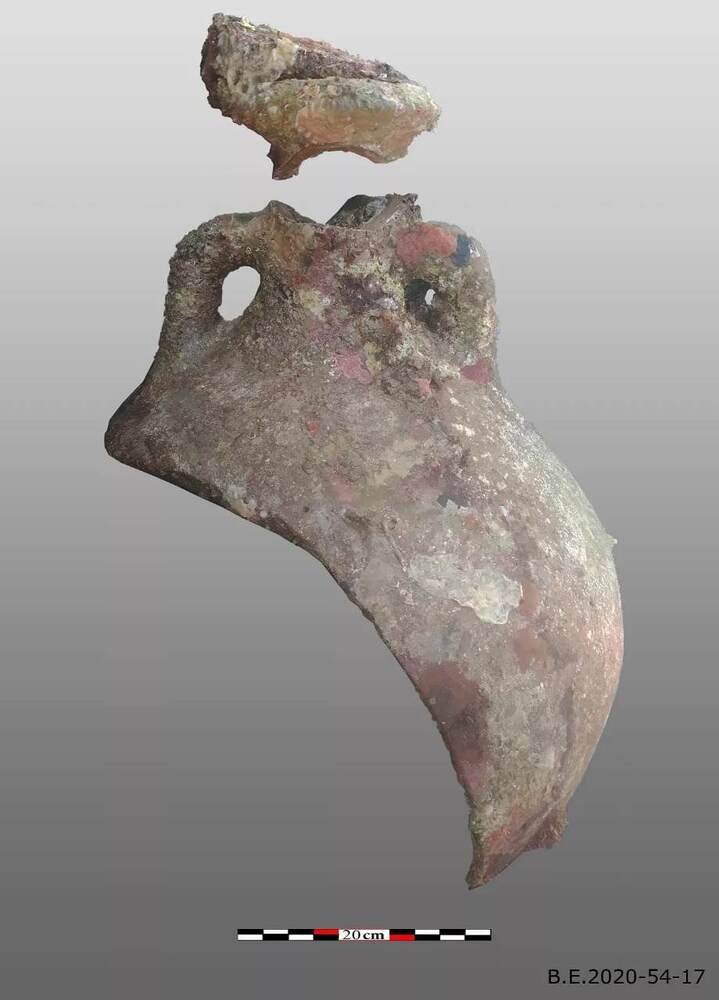 Ânfora encontrada em navio romano naufragado 