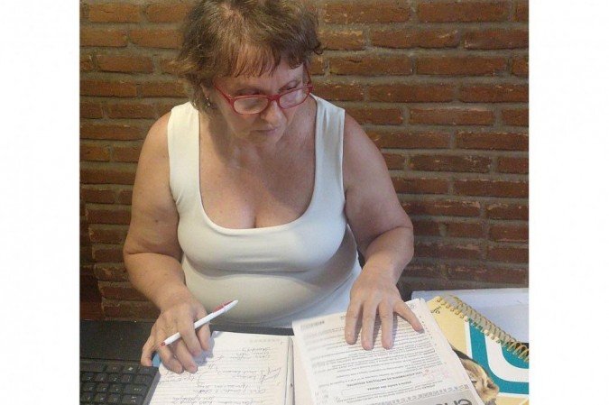 Ana Maria Freitas tem 64 anos e est&aacute; prestando o Enem pela 5&ordf; vez