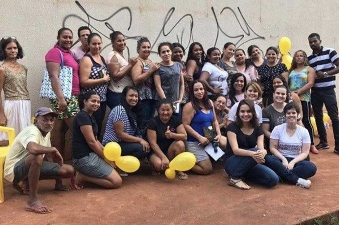 Alunas do Sempreende social, projeto de luciana que será aprimorado pelo YLAI