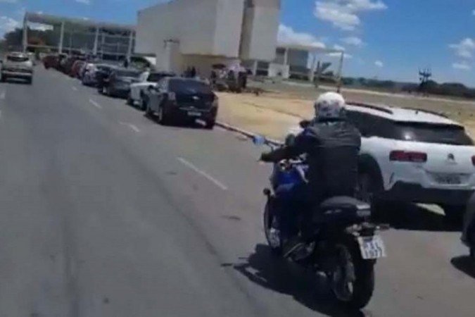 Jair Bolsonaro andando de moto -  (crédito: Redes sociais/Reprodução)