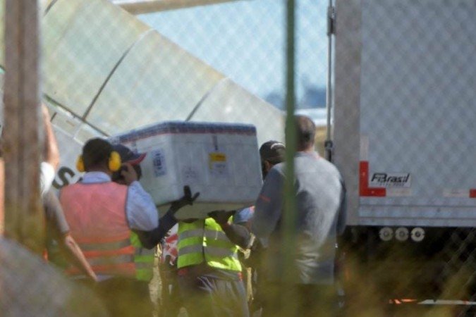 Vacina da oxford chega ao Aeroporto JK, em Brasília