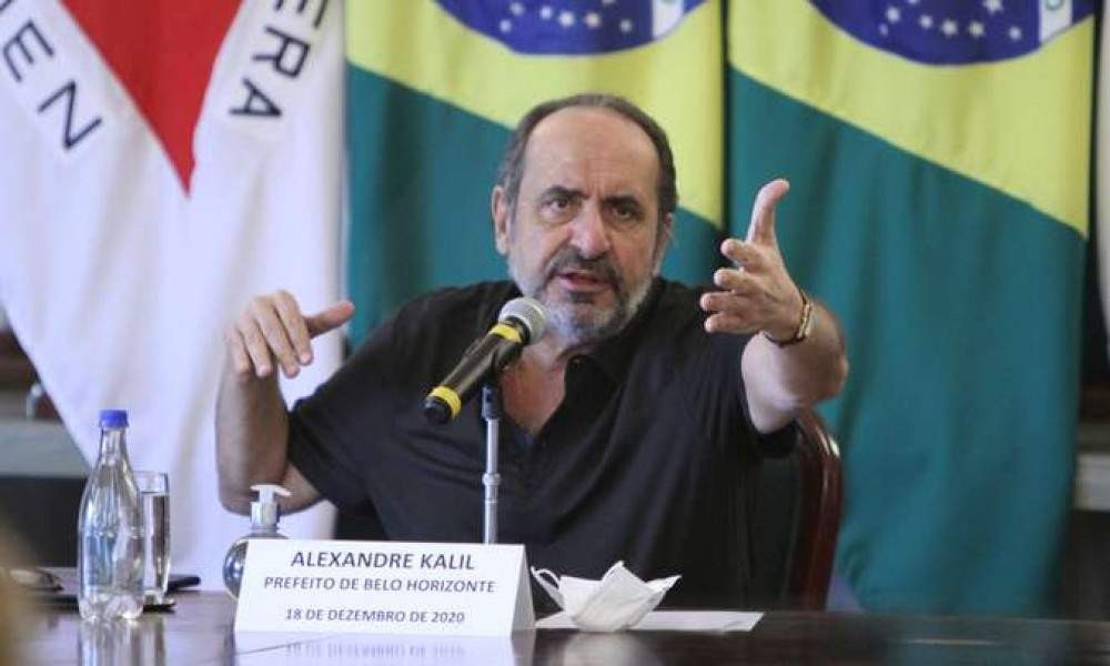Kalil diz que Bolsonaro não o atende e cita 'pão de queijo' pago em visita