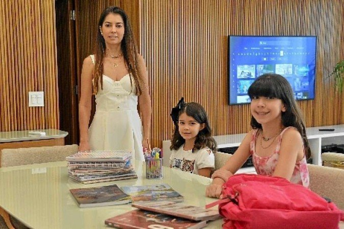 As filhas da empresária Juliana Domiciano Moura retornam às aulas na próxima semana