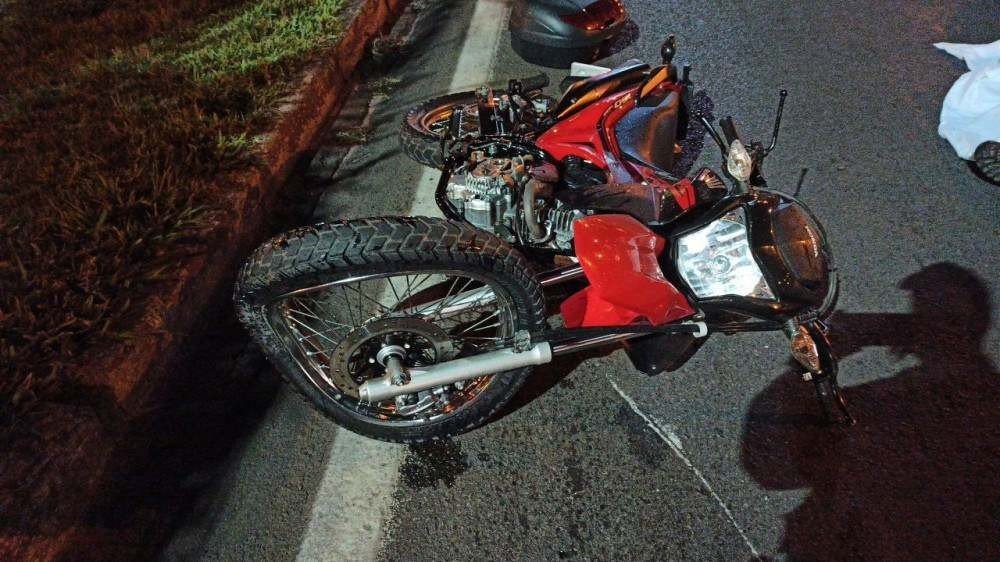 Motociclista morre após bater em caminhão na BR-040