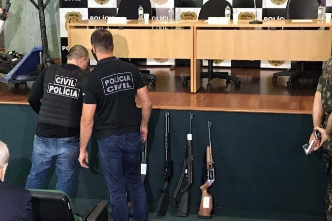 Durante coletiva, PCDF apresenta armas apreendidas 