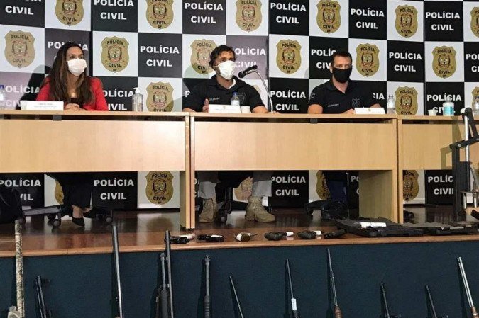 Durante coletiva, PCDF apresenta armas apreendidas 