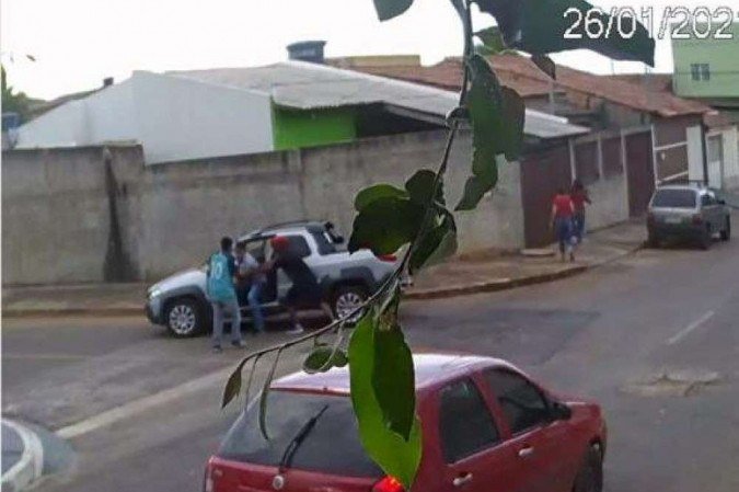 Crime ocorreu por volta das 16h30 desta terça-feira (26/1), na Quadra 205 de São Sebastião - (crédito: Reprodução) Crime ocorreu por volta das 16h30 desta terça-feira (26/1), na Quadra 205 de São Sebastião - (crédito: Reprodução)