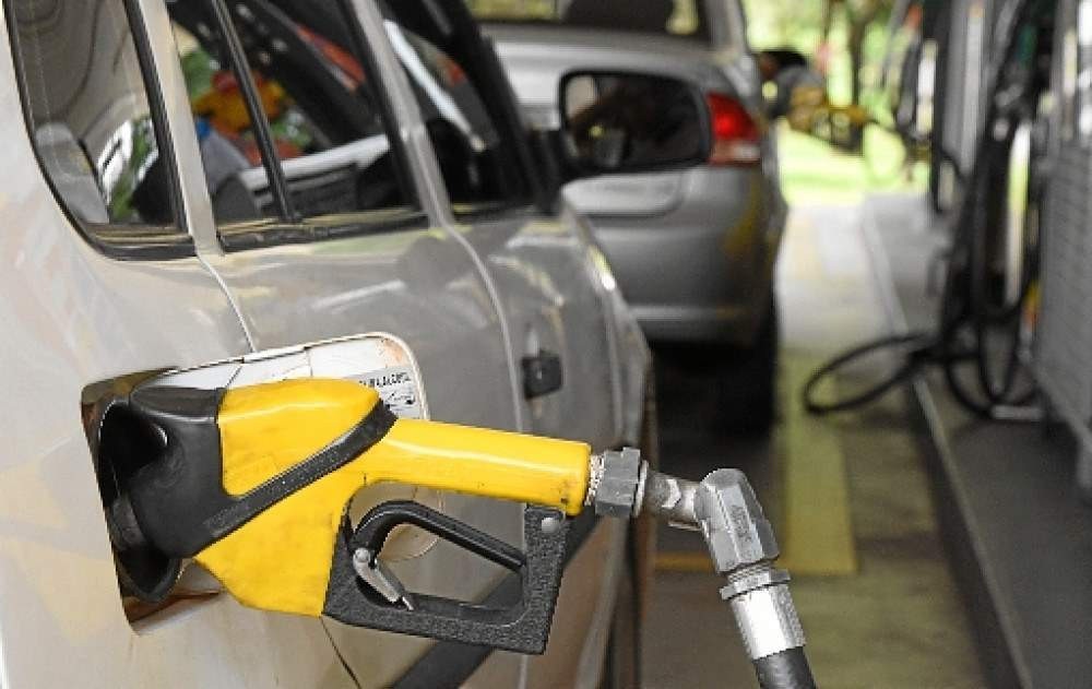 Ticket Log: Litro da gasolina fica acima de R$ 5 pela 1ª vez na média nacional