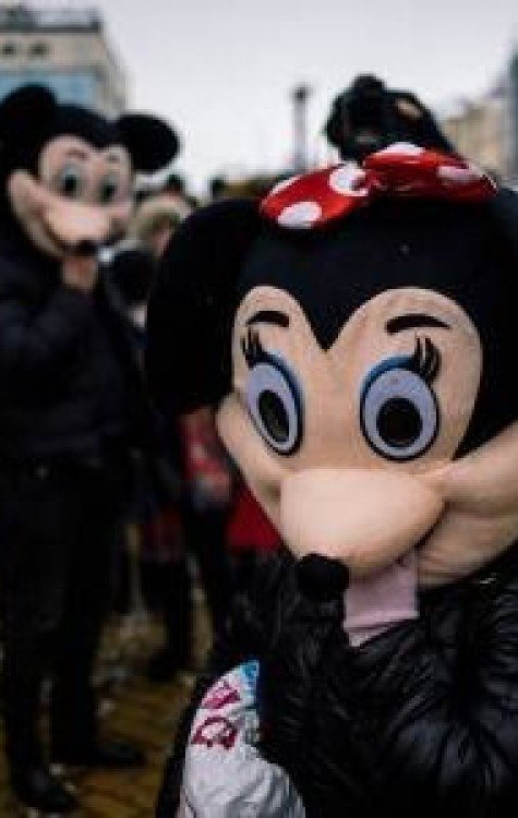 Crescente aproximação da indústria cultural de plataformas de IA tem gerado protestos no meio artístico - (crédito: DIMITAR DILKOFF) Crescente aproximação da indústria cultural de plataformas de IA tem gerado protestos no meio artístico - (crédito: DIMITAR DILKOFF)