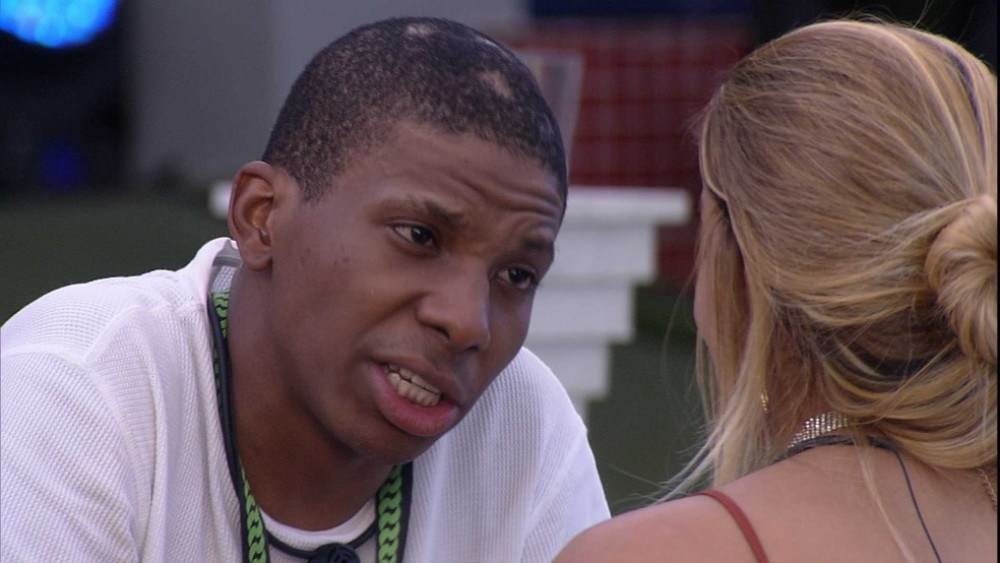 BBB21: Lucas e Kerline discutem em festa e choro segue pela manhã