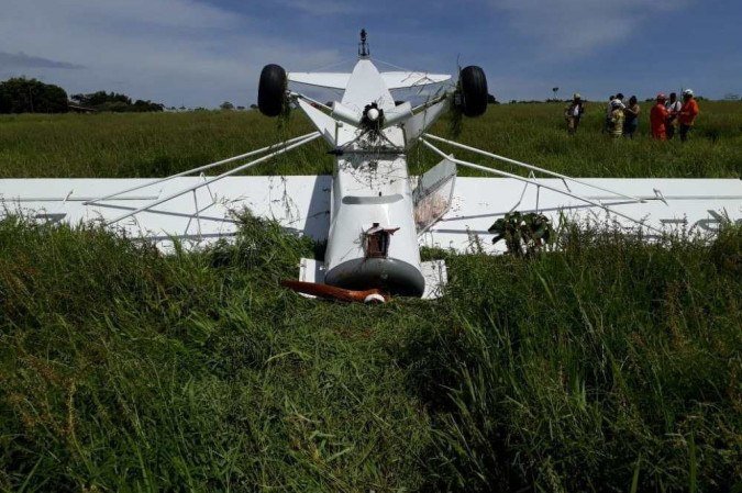 Avião de pequeno porte fez pouso forçado na Rota do Cavalo, em Sobradinho, na manhã desta sexta-feira (29/1)