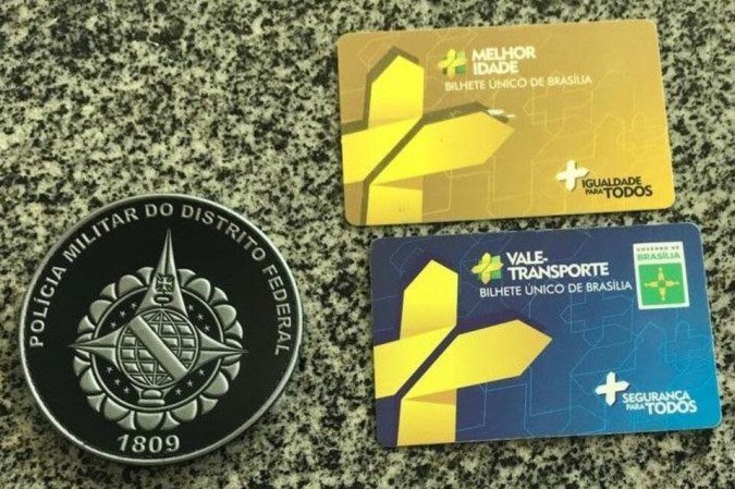 Um dos suspeitos abordados comercializava, ilegalmente, unidades de Bilhete Único -  (crédito: Comunicação da Polícia Militar/ Divulgação)