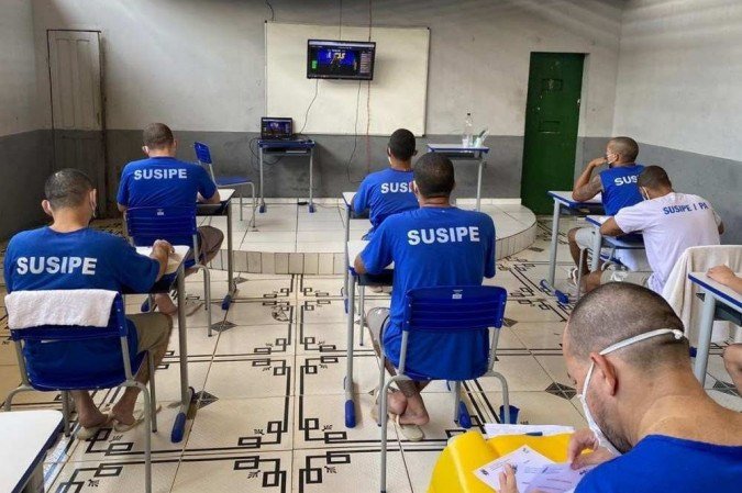 Detentos recebem o treinamento do método CIS através da internet no Presídio Estadual Metropolitano do Pará - (crédito: Febracis / Reprodução) Detentos recebem o treinamento do método CIS através da internet no Presídio Estadual Metropolitano do Pará - (crédito: Febracis / Reprodução)