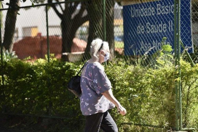 Os idosos passarão a contar com o apoio do telecovid, destinado ao agendamento de casos especiais para a vacinação - (crédito: Minervino Júnior/CB/D.A.Press) Os idosos passarão a contar com o apoio do telecovid, destinado ao agendamento de casos especiais para a vacinação - (crédito: Minervino Júnior/CB/D.A.Press)