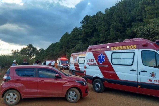 Segundo a corporação, duas vítimas precisaram de apoio e transporte do Serviço de Atendimento Móvel de Urgência (SAMU) ao HRC