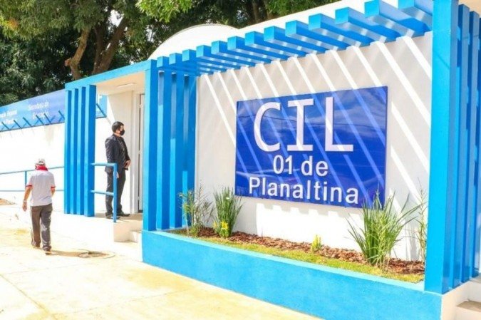 Ao todo, o Distrito Federal conta com 17 centros de línguas que atendem cerca de 48 mil alunos - (crédito: Renato Alves/Agência Brasília) Ao todo, o Distrito Federal conta com 17 centros de línguas que atendem cerca de 48 mil alunos - (crédito: Renato Alves/Agência Brasília)