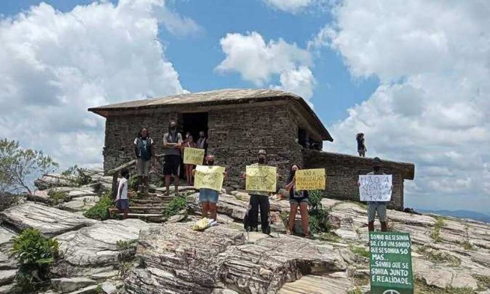 Pirâmide de São Tomé das Letras é colocada à venda e moradores protestam