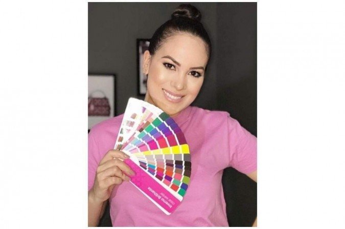 Gizelle Melo acredita que uma roupa comprada de forma inteligente e assertiva facilita na hora de compor os looks. Gizelle Melo acredita que uma roupa comprada de forma inteligente e assertiva facilita na hora de compor os looks.