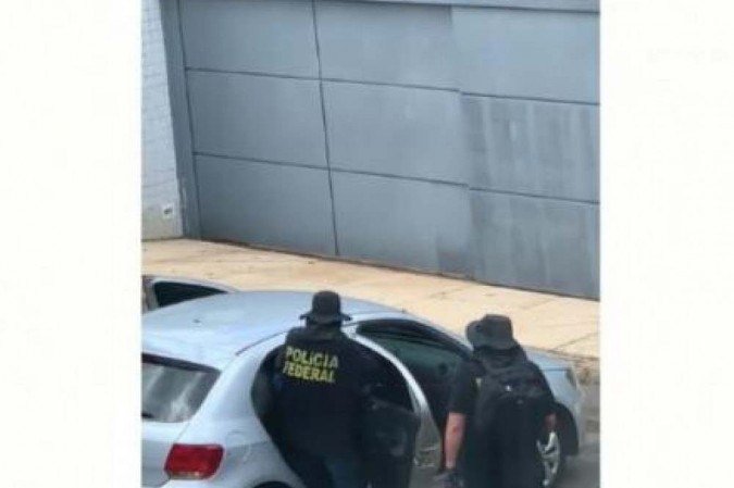 Em fevereiro, três homens armados se passaram por policiais federais para roubar uma casa no Conjunto 6 da QL 6 do Lago Sul - (crédito: Material cedido ao Correio ) Em fevereiro, três homens armados se passaram por policiais federais para roubar uma casa no Conjunto 6 da QL 6 do Lago Sul - (crédito: Material cedido ao Correio )