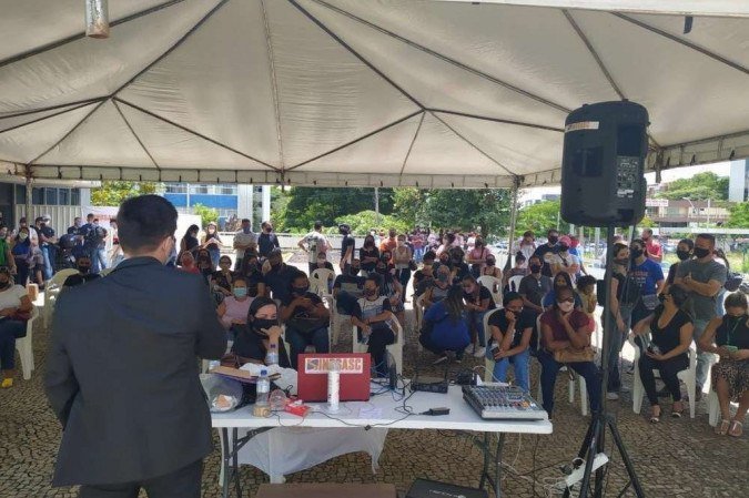 Segundo a entidade, a decisão judicial pelo fim da greve foi recebido nesta sexta-feira (12/2) e os servidores retornam integralmente ao trabalho neste sábado (13/2) - (crédito: Divulgação / Sindsasc) Segundo a entidade, a decisão judicial pelo fim da greve foi recebido nesta sexta-feira (12/2) e os servidores retornam integralmente ao trabalho neste sábado (13/2) - (crédito: Divulgação / Sindsasc)